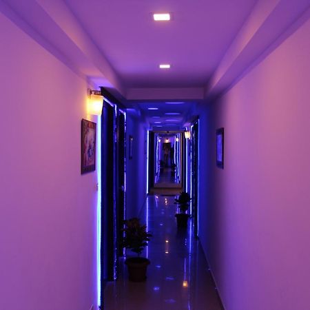 Hotel Kum Kum Adalaj מראה חיצוני תמונה