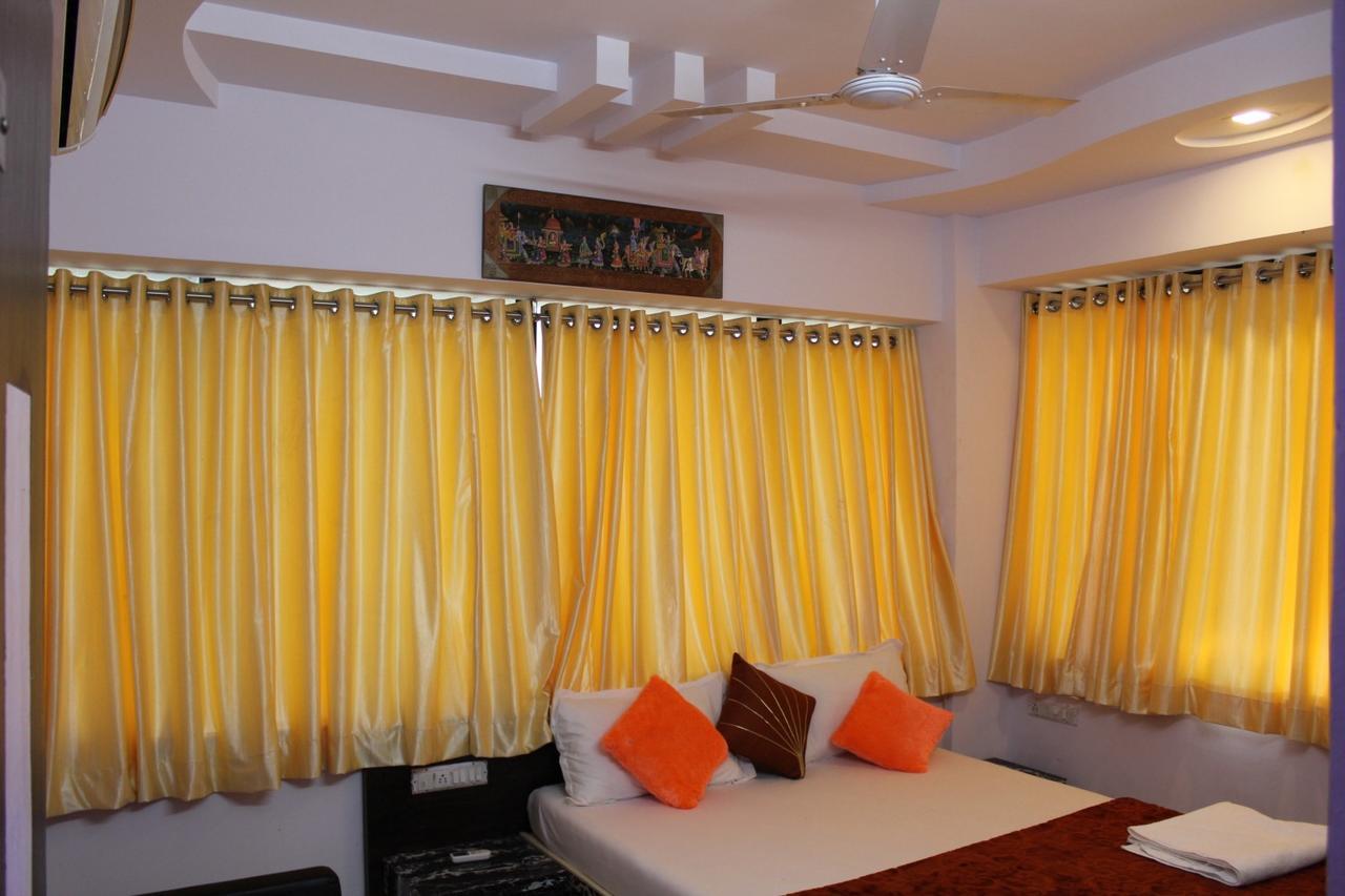 Hotel Kum Kum Adalaj מראה חיצוני תמונה