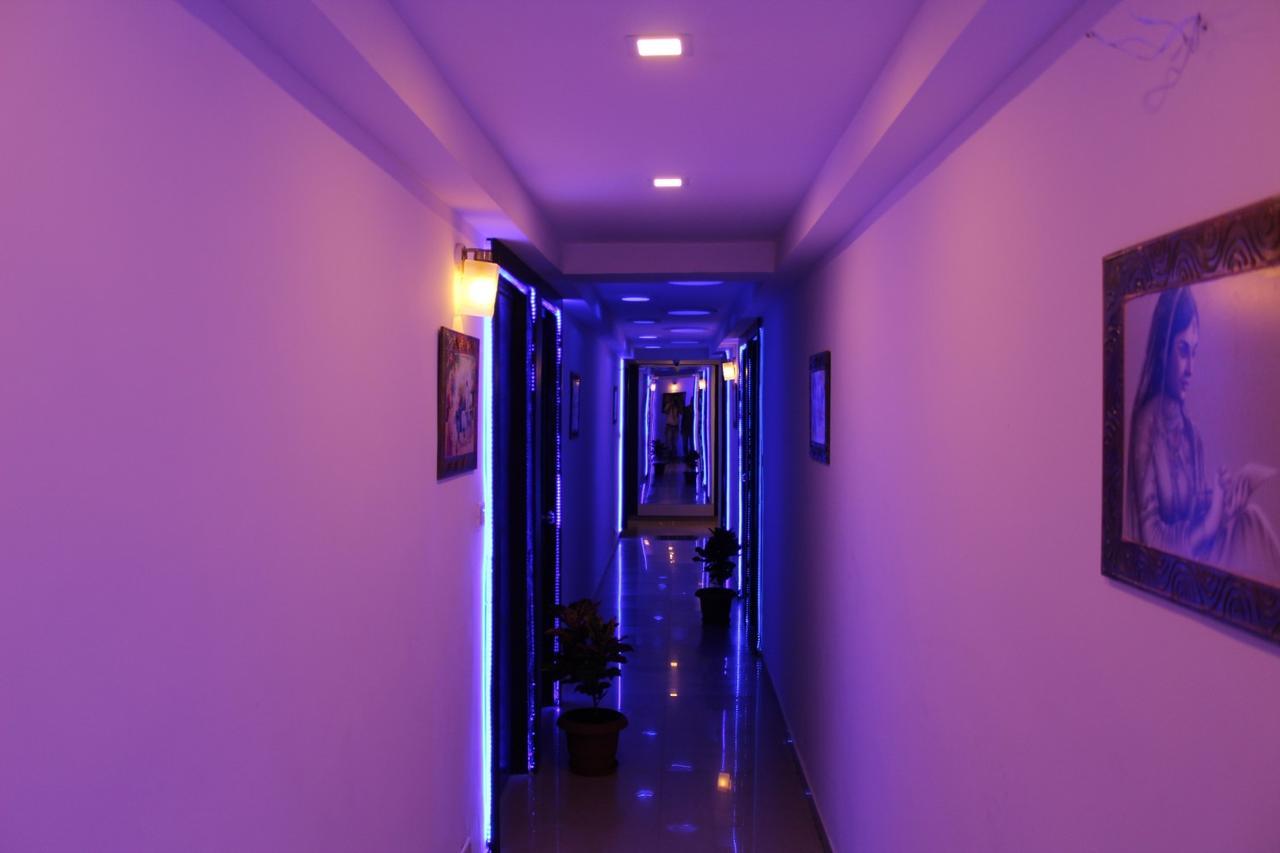 Hotel Kum Kum Adalaj מראה חיצוני תמונה