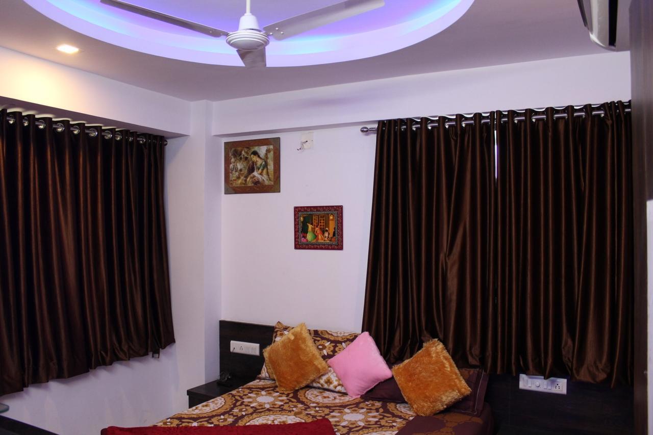 Hotel Kum Kum Adalaj מראה חיצוני תמונה