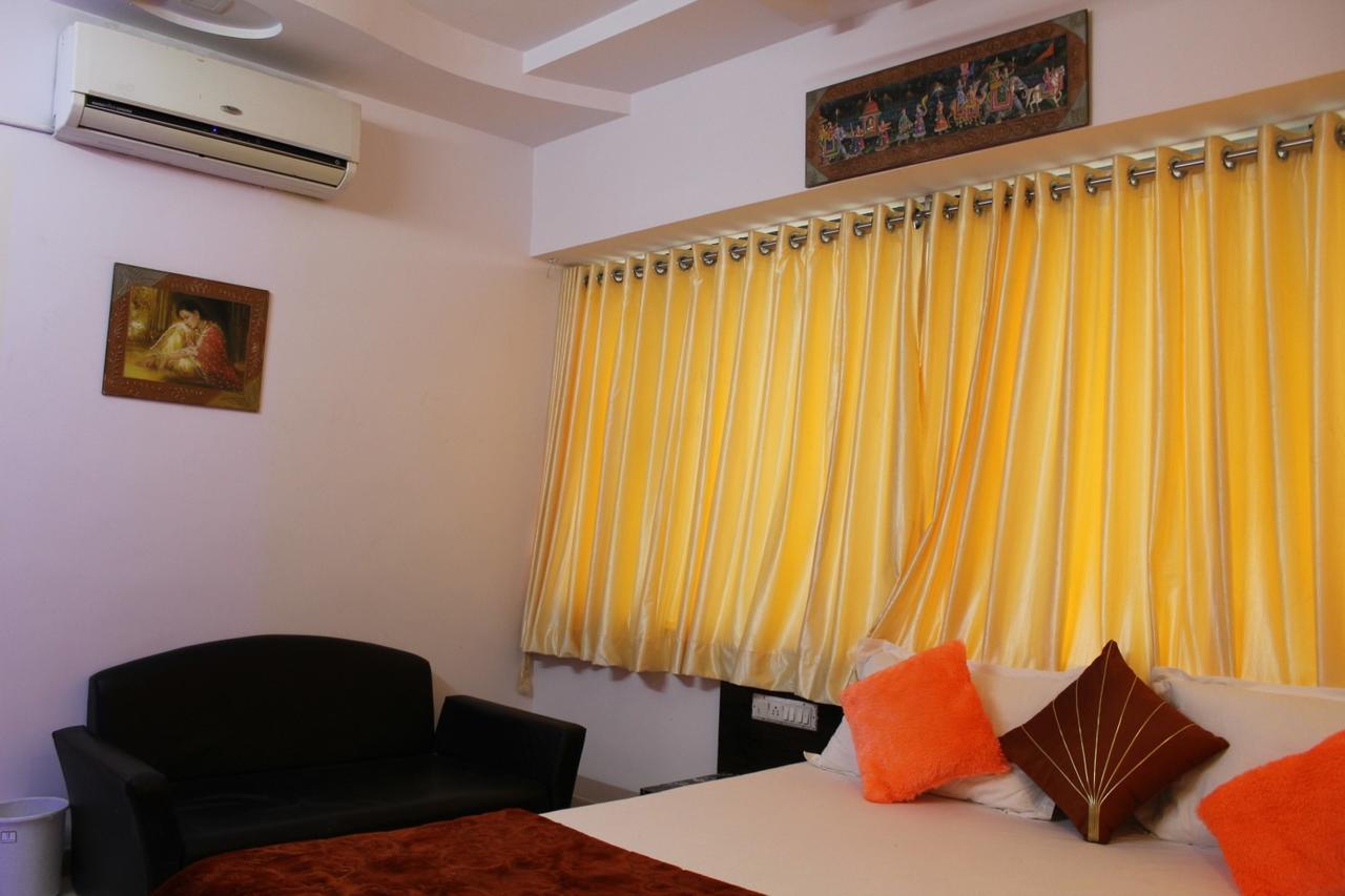 Hotel Kum Kum Adalaj מראה חיצוני תמונה