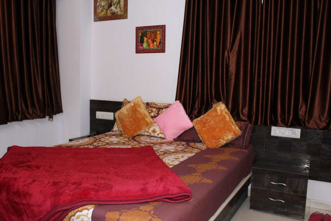 Hotel Kum Kum Adalaj מראה חיצוני תמונה