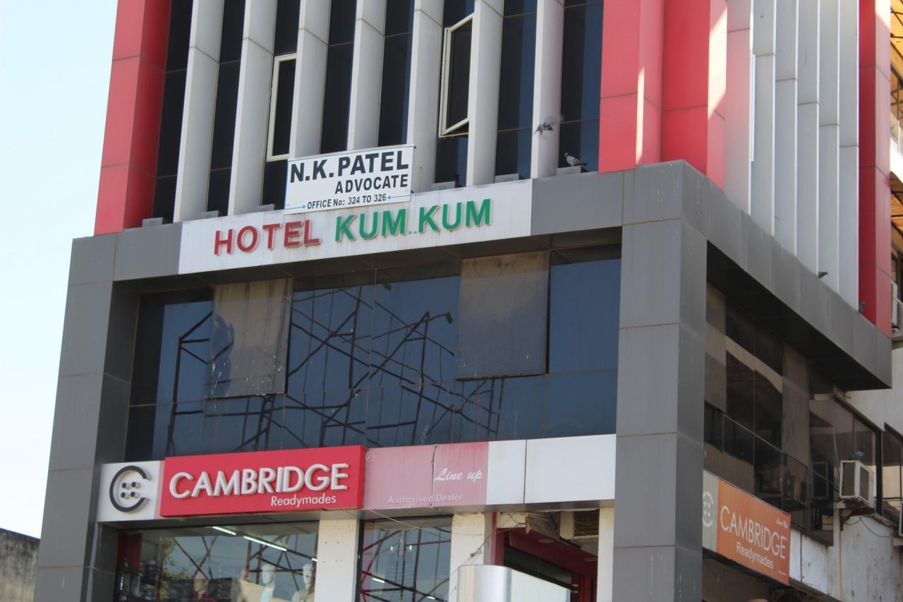 Hotel Kum Kum Adalaj מראה חיצוני תמונה