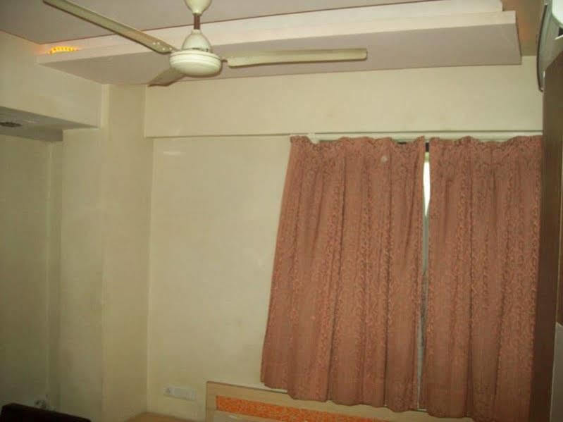 Hotel Kum Kum Adalaj מראה חיצוני תמונה