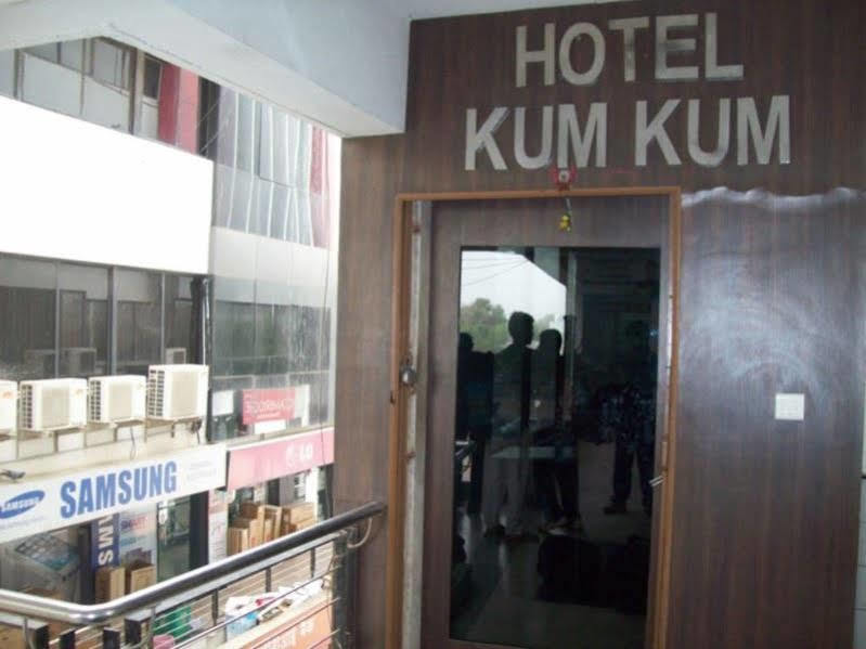 Hotel Kum Kum Adalaj מראה חיצוני תמונה
